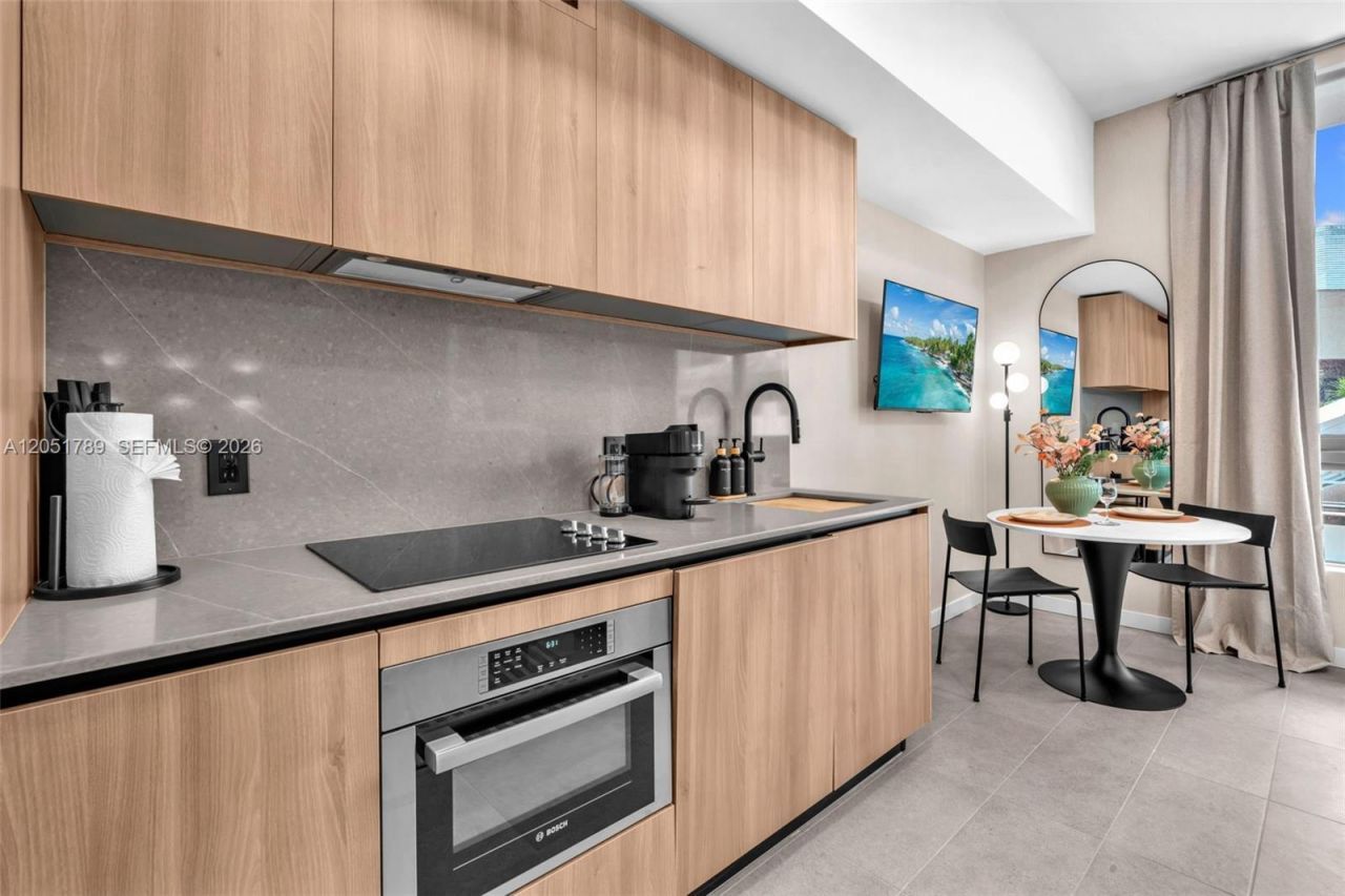 121 NE 5th St, Unit 304, Miami, FL 33132 Photo
