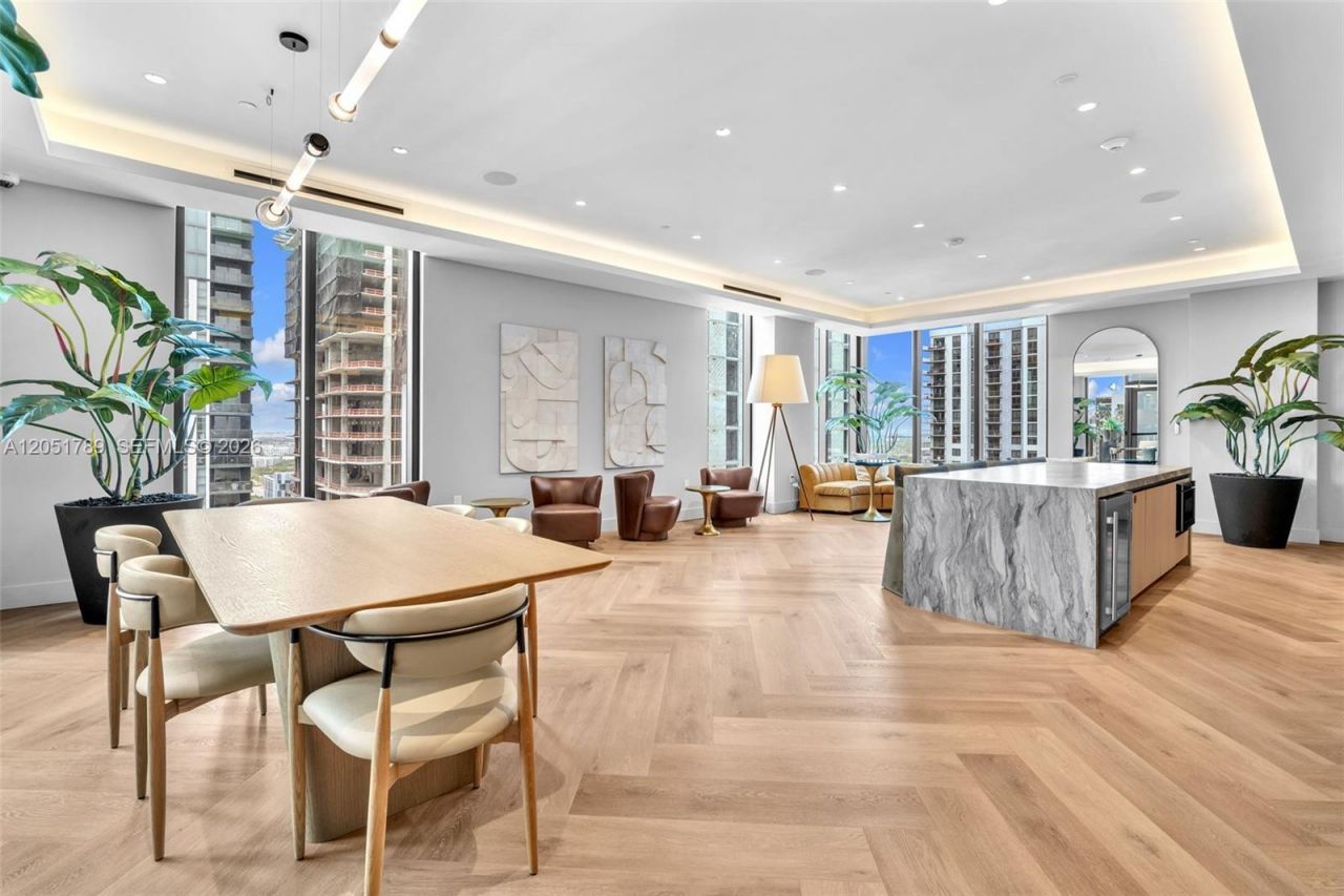 121 NE 5th St, Unit 304, Miami, FL 33132 Photo
