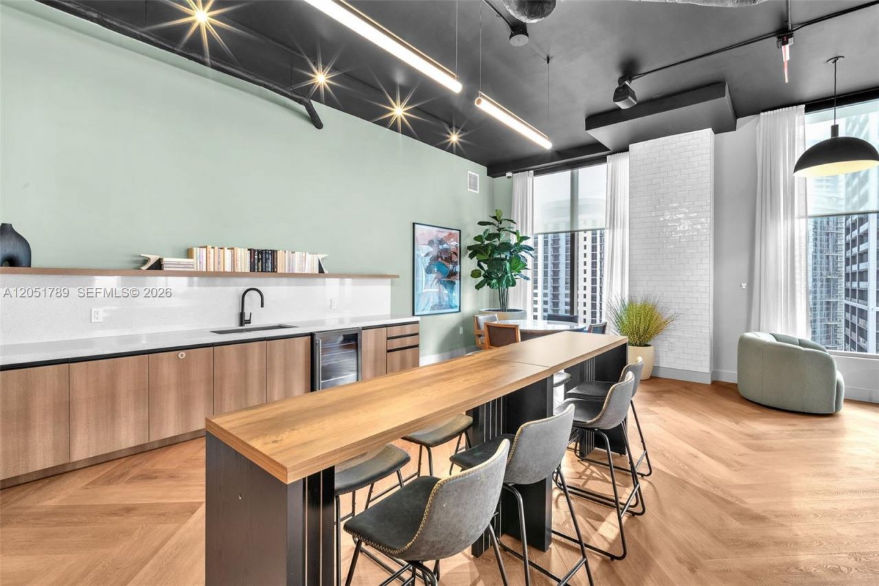 121 NE 5th St, Unit 304, Miami, FL 33132 Photo