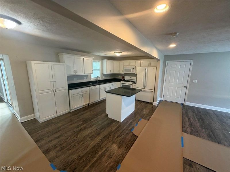 5976 Reynolds Road, Mentor on the Lake, OH 44060 Photo 4
