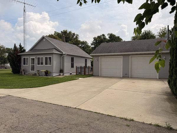 310 S 2nd Street , Standard, IL 61363