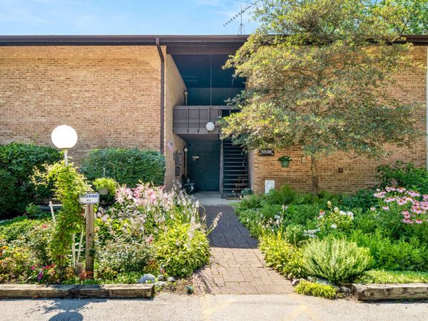 5536 E Lake Drive , Unit 68-C, Lisle, IL 60532