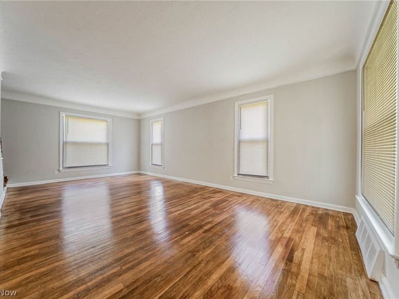 19211 Mohican Avenue, Cleveland, OH 44119 Photo 4