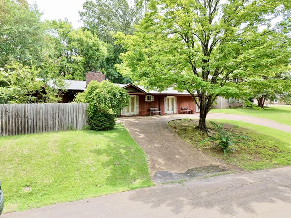 412 Pineridge Dr., New Albany, MS 38652