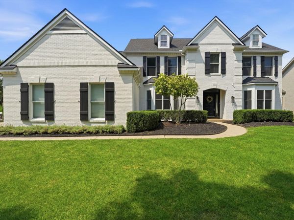 7527 Heatherwood Lane, Dublin, OH 43017