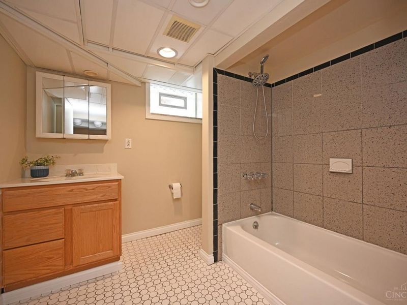 3977 Kenkel Avenue, Cheviot, OH 45211 Photo 34