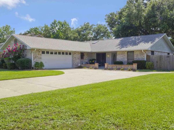 5555 Trafalgar Dr, Pensacola, FL 32504
