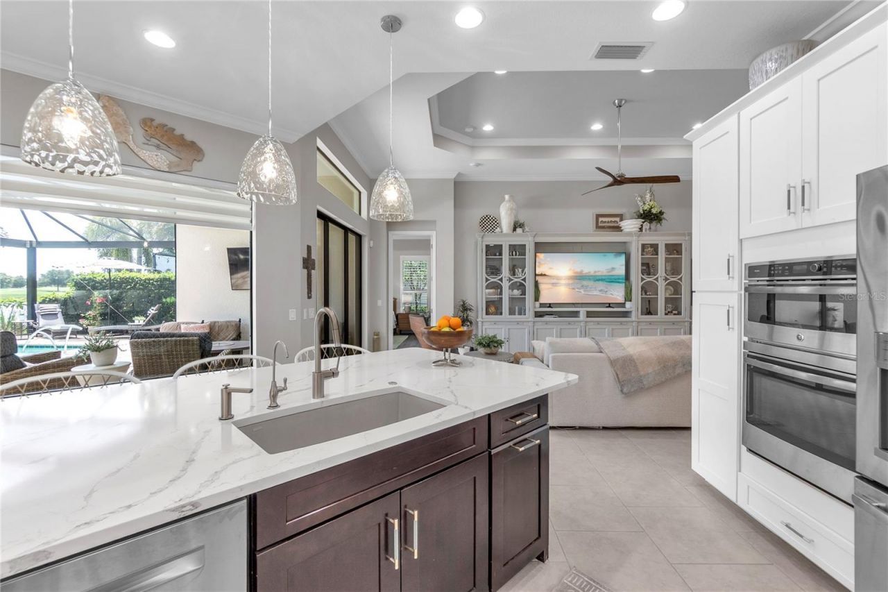 15402 Castle Park Terrace, Bradenton, FL 34202 Photo