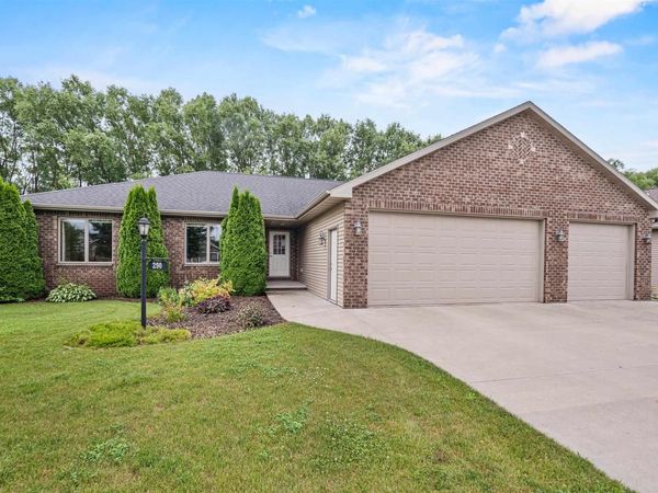 290 ROYAL ST PATS DRIVE, Wrightstown, WI 54180