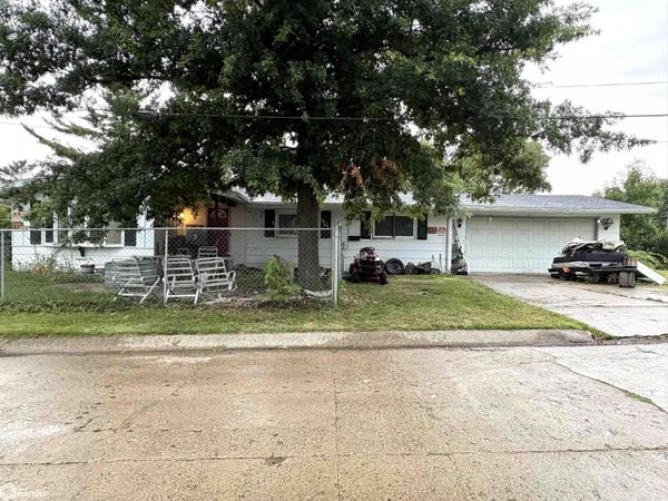 311 W Prairie Street, Centerville, IA 52544