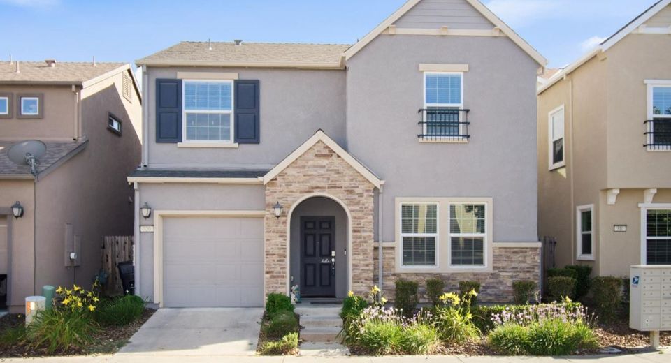 320 Bathbridge Ln, Sacramento, CA 95823 Photo