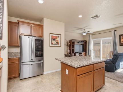 320 Bathbridge Ln, Sacramento, CA 95823 Photo