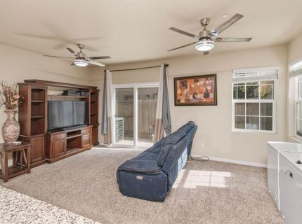 320 Bathbridge Ln, Sacramento, CA 95823 Photo