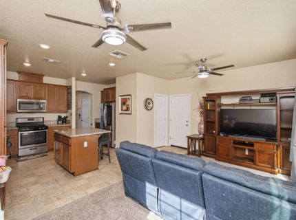 320 Bathbridge Ln, Sacramento, CA 95823 Photo
