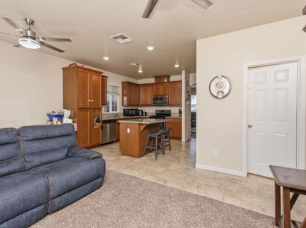 320 Bathbridge Ln, Sacramento, CA 95823 Photo