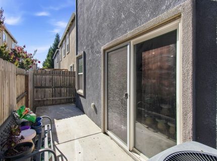320 Bathbridge Ln, Sacramento, CA 95823 Photo
