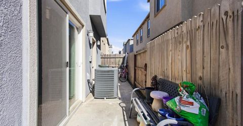 320 Bathbridge Ln, Sacramento, CA 95823 Photo