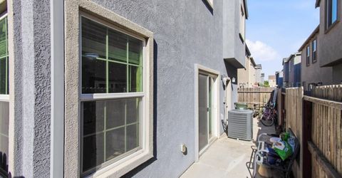 320 Bathbridge Ln, Sacramento, CA 95823 Photo
