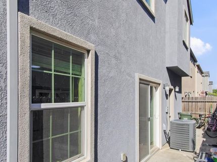 320 Bathbridge Ln, Sacramento, CA 95823 Photo