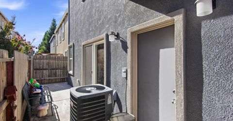 320 Bathbridge Ln, Sacramento, CA 95823 Photo