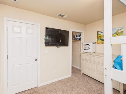 320 Bathbridge Ln, Sacramento, CA 95823 Photo