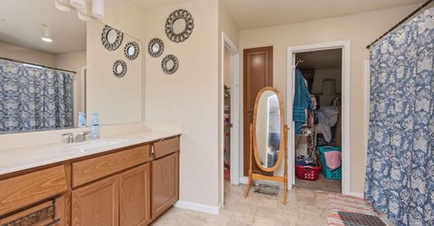 320 Bathbridge Ln, Sacramento, CA 95823 Photo