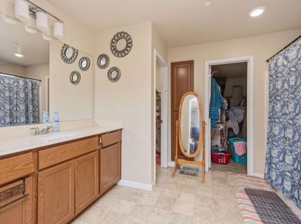 320 Bathbridge Ln, Sacramento, CA 95823 Photo