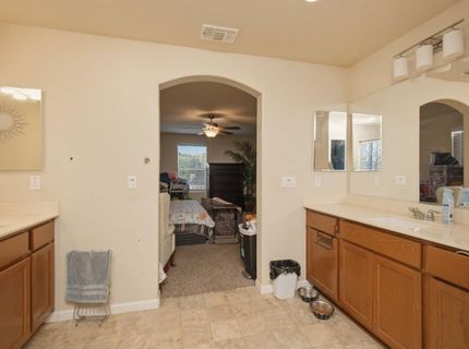 320 Bathbridge Ln, Sacramento, CA 95823 Photo