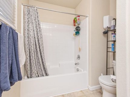 320 Bathbridge Ln, Sacramento, CA 95823 Photo