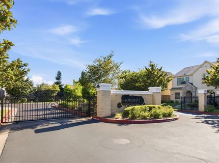 320 Bathbridge Ln, Sacramento, CA 95823 Photo