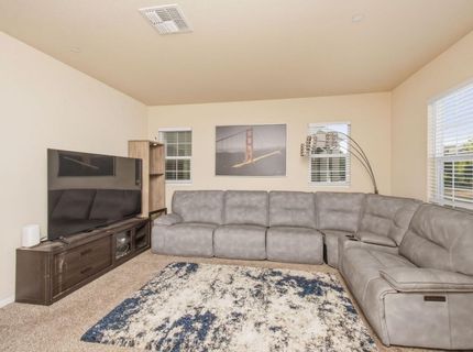 320 Bathbridge Ln, Sacramento, CA 95823 Photo