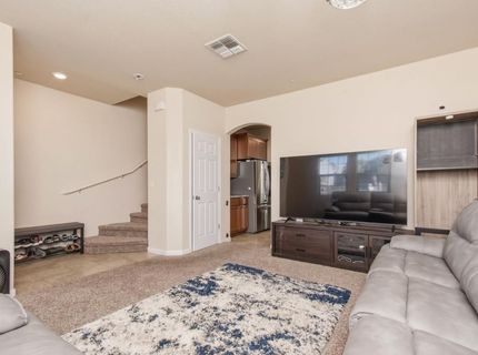 320 Bathbridge Ln, Sacramento, CA 95823 Photo