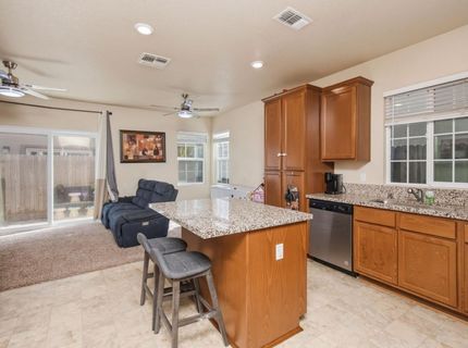 320 Bathbridge Ln, Sacramento, CA 95823 Photo