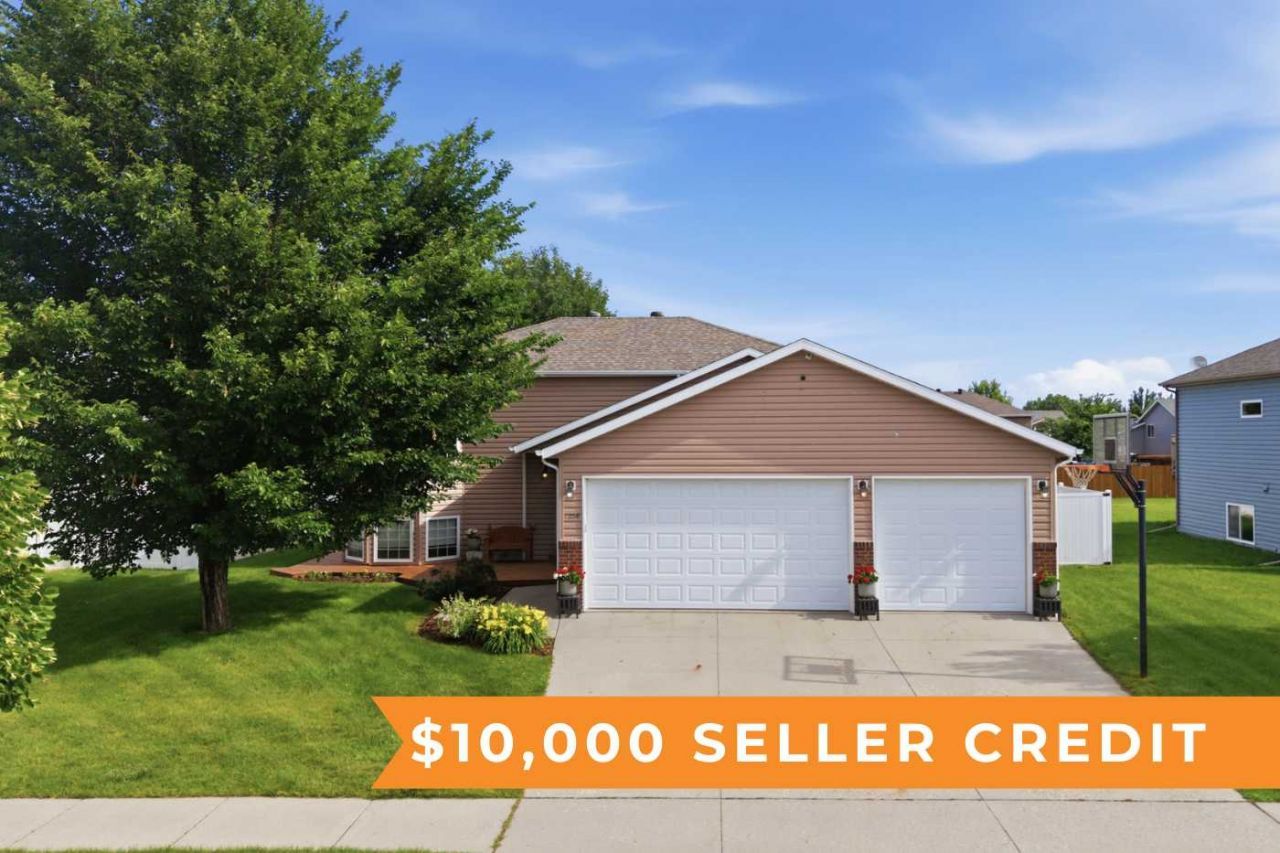 1268 39th Avenue S, Moorhead, MN 56560 Main Photo