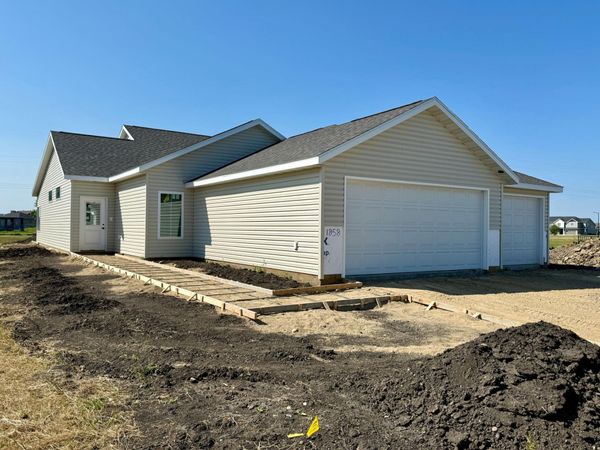1858 63rd Avenue S, Fargo, ND 58104