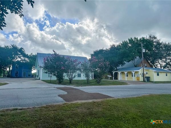 4802 Country Lane, Victoria, TX 77904