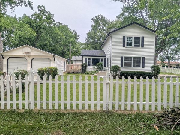 1416 Blodgett Ln, Delavan, WI 53115