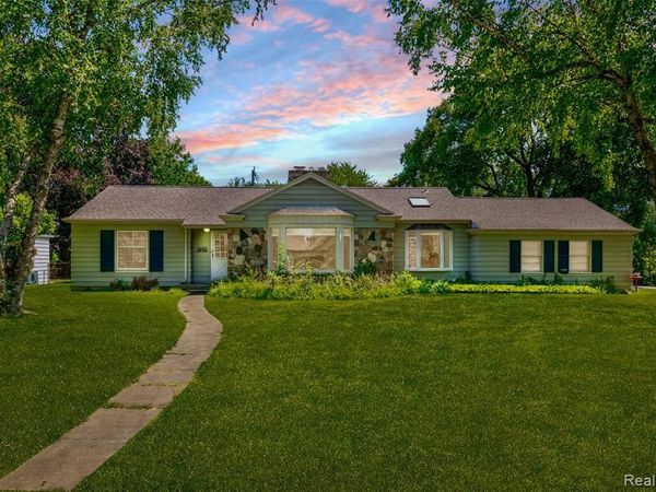 19455 Coral Gables Street, Southfield, MI 48076