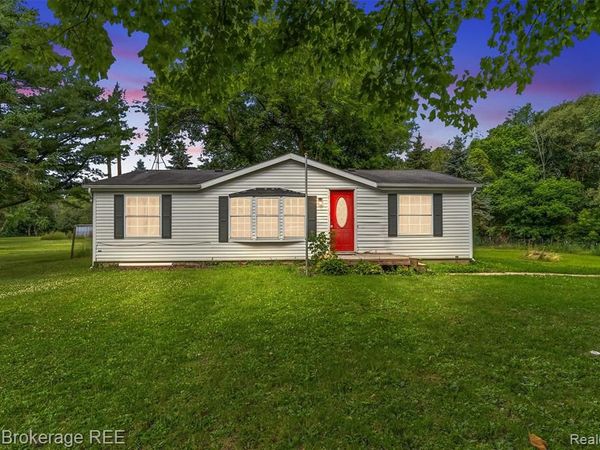 6829 West Street, North Branch Vlg, MI 48461