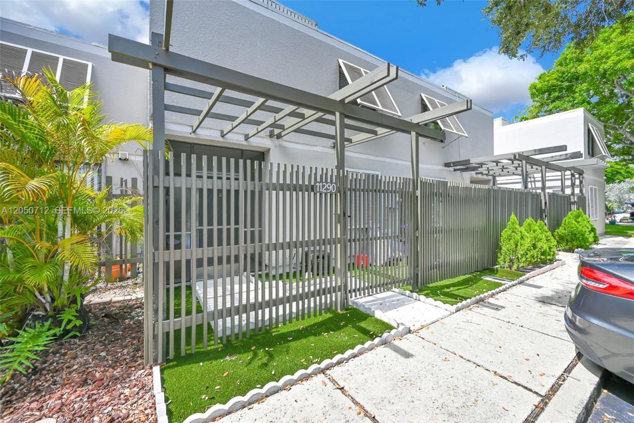 11290 NW 14th Ct, Pembroke Pines, FL 33026 Photo