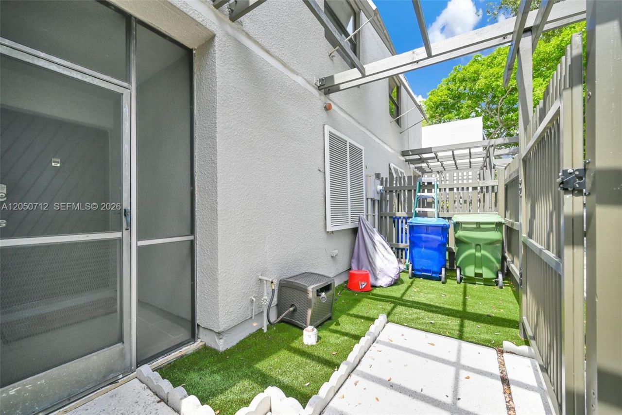 11290 NW 14th Ct, Pembroke Pines, FL 33026 Photo