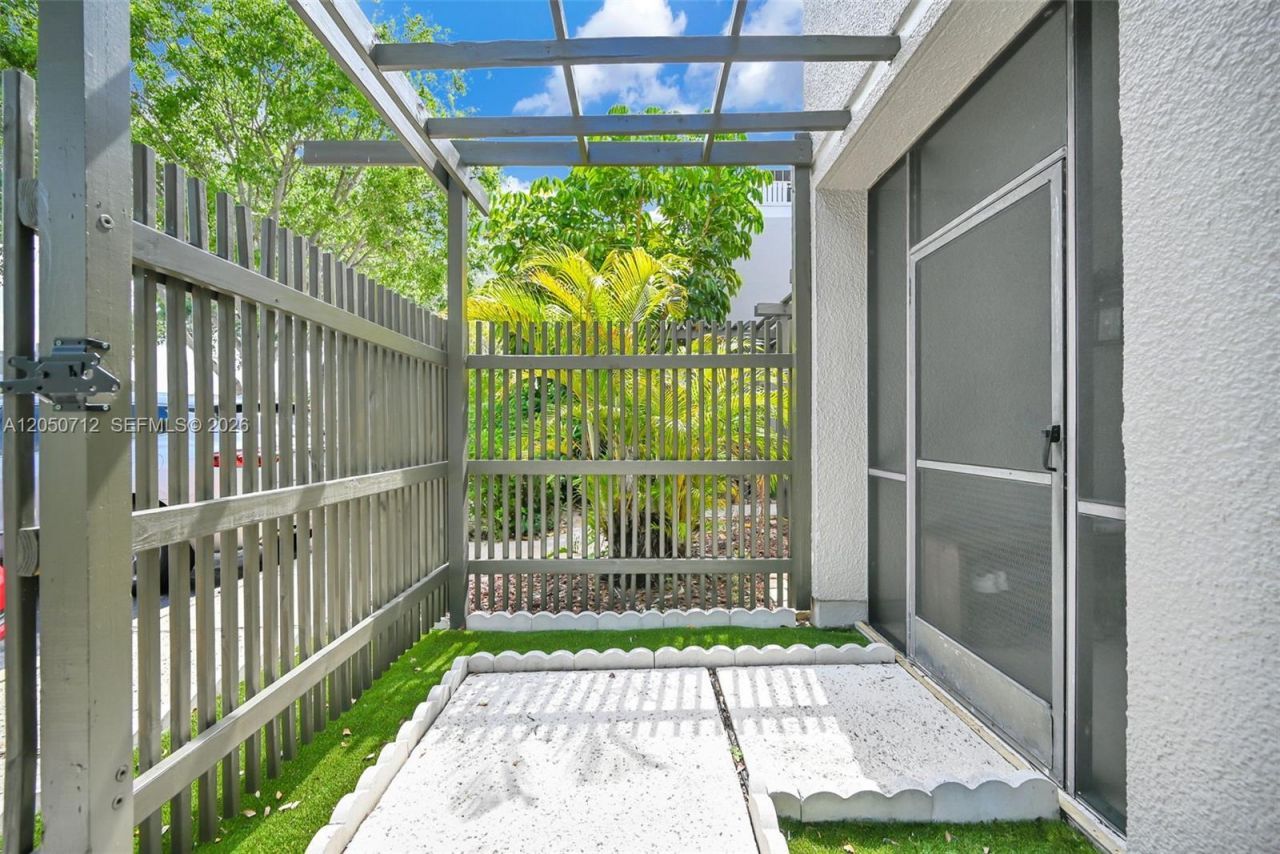 11290 NW 14th Ct, Pembroke Pines, FL 33026 Photo