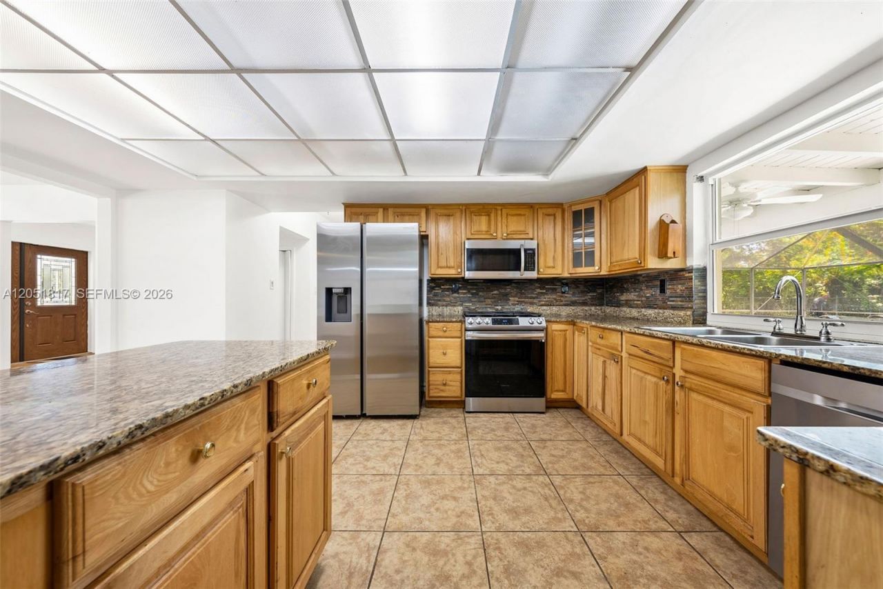 8744 SW 176th Ter , Palmetto Bay, FL 33157 Photo