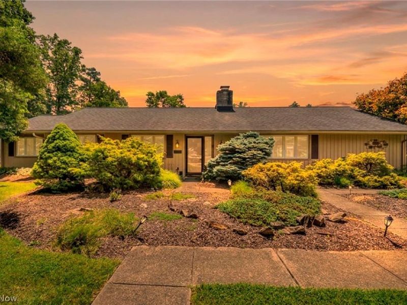 18389 Falling Water Road, Strongsville, OH 44136 Photo 2