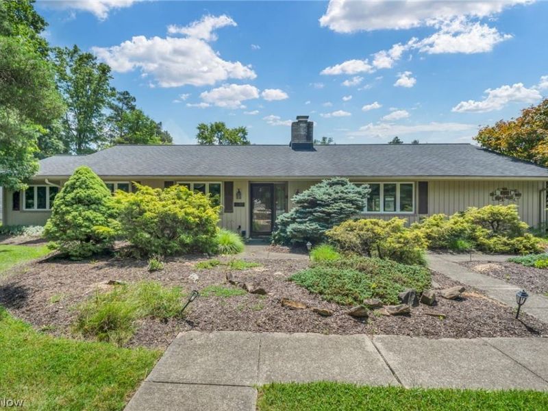 18389 Falling Water Road, Strongsville, OH 44136 Photo 3