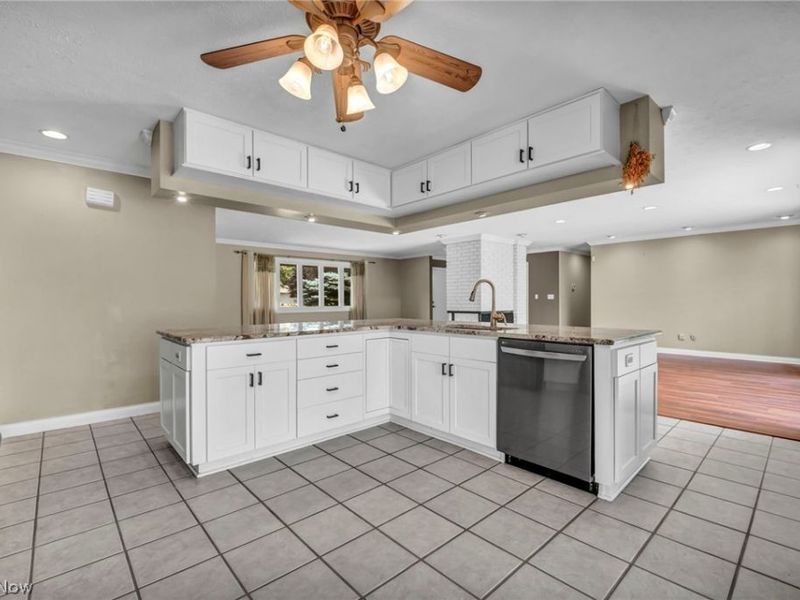 18389 Falling Water Road, Strongsville, OH 44136 Photo 6