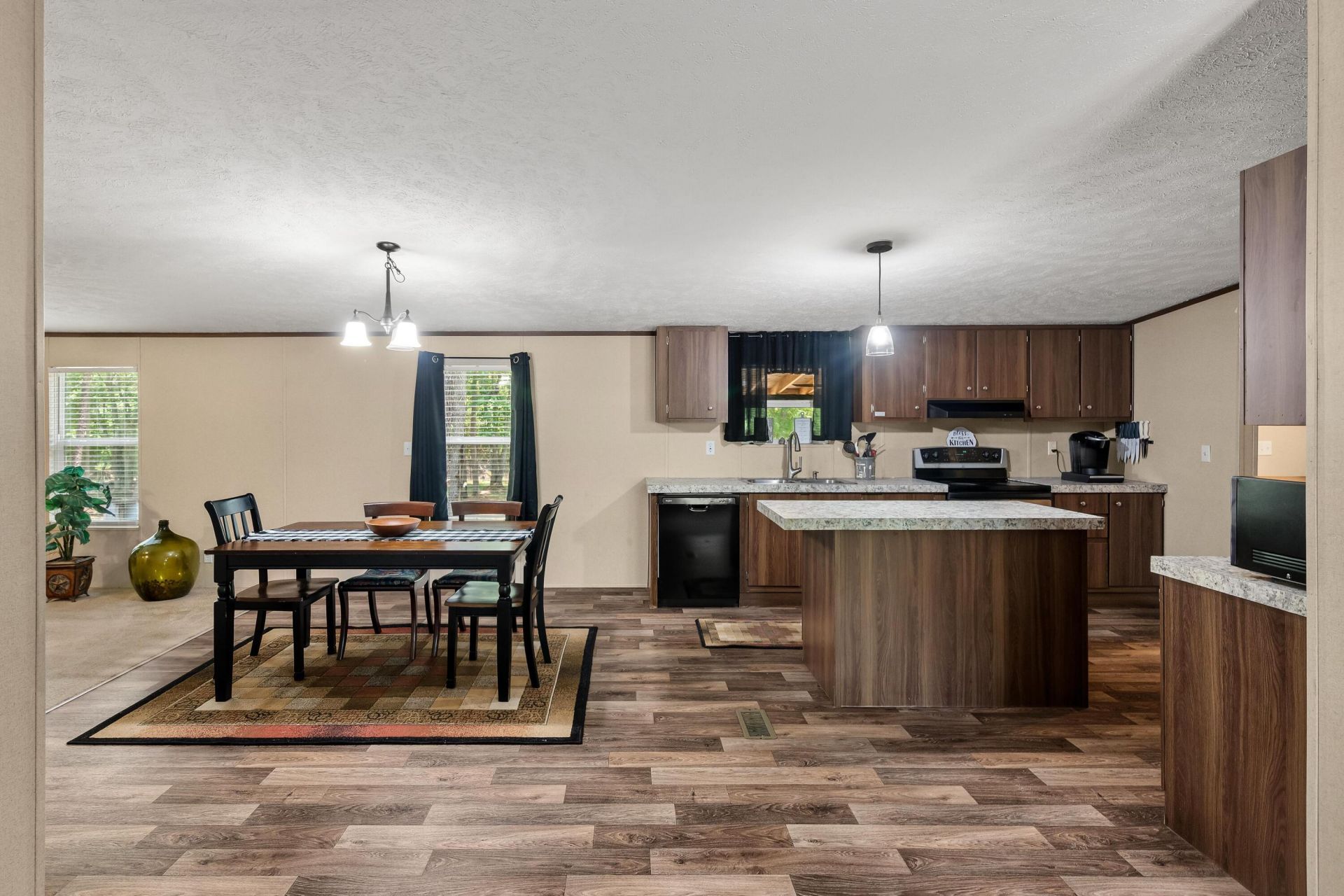 470 Pauline Drive Photo 9