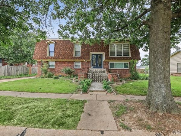 4712 Tonga Drive , St Louis, MO 63128