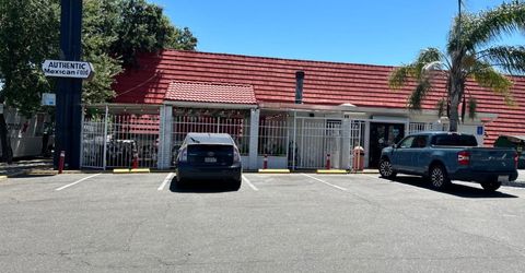 2700 Broadway, Sacramento, CA 95818 Photo