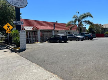 2700 Broadway, Sacramento, CA 95818 Photo